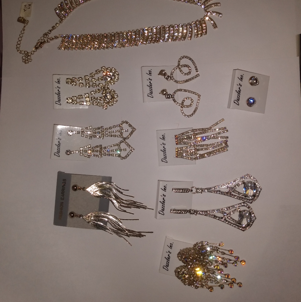 Giving old jewelry for 15$ (everything)